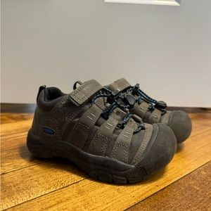 Keen toddler hiking shoes size 10